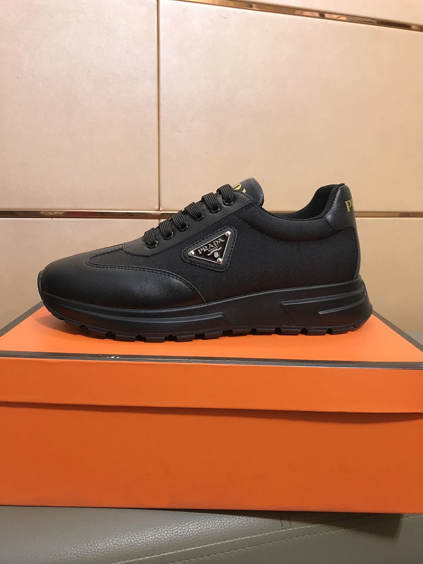 Ex-factory price 400 💎💎🆕Prada's latest casual and fashionable men's shoes👟hot style💥simple and elegant style, exclusive for trendy men. Unique latest brand elements👑, fashionable and generous, imported cowhide leather splicing breathable fabrics, comfortable lining + sheepskin feet, super comfortable and wear-resistant outsole, classic model taken in kind, code number: 38-44